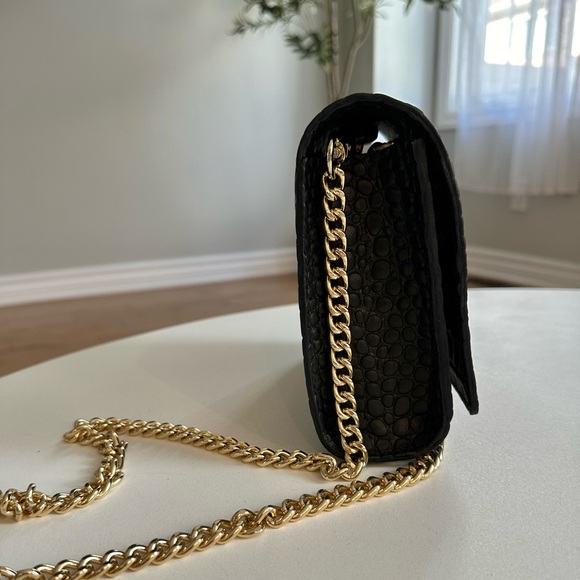 Croco Design Leather Crossbody 🐊 - Picture 2 of 5